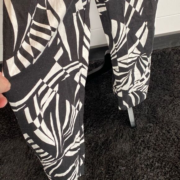 Tahari black & white jumpsuit with pockets - Picture 5 of 8